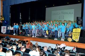 Presentación con éxito de la murga teldense Las Golisnionas (Foto Francisco Javier Santana)
